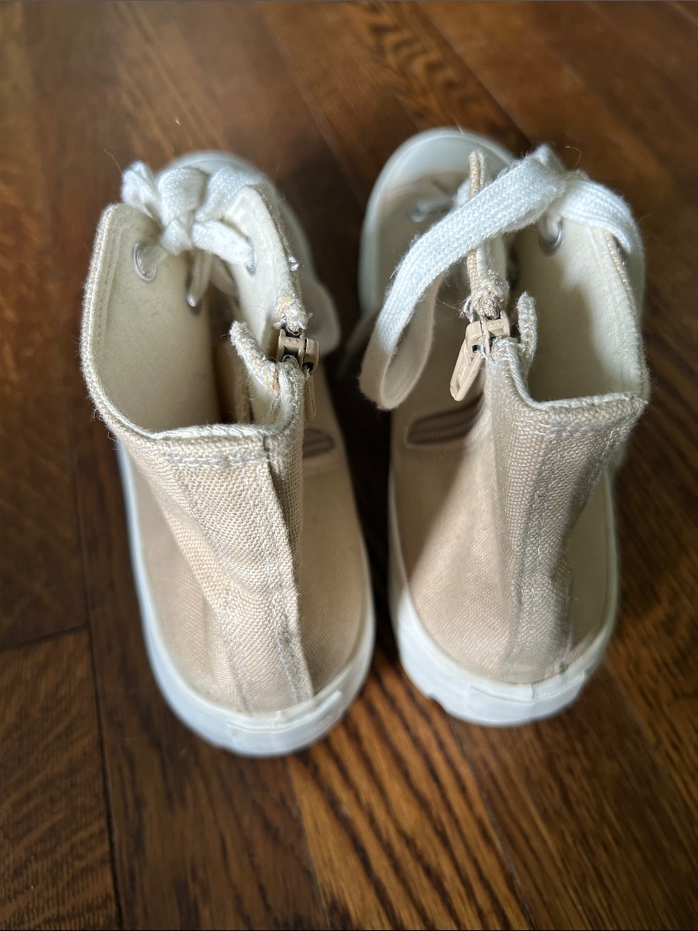 Women's High-Top Canvas Sneakers in Beige with White Laces Platform - Picture 4 of 4